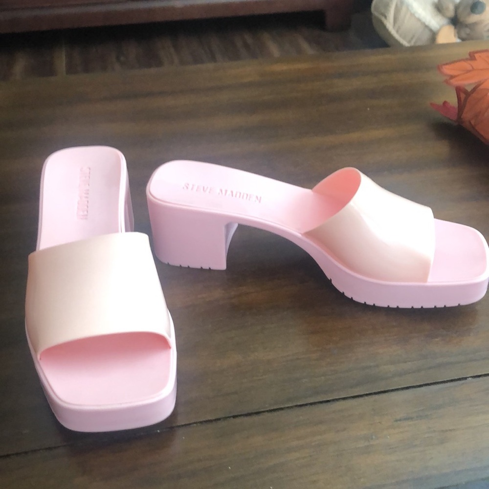 Sandals - Picture 2 of 5
